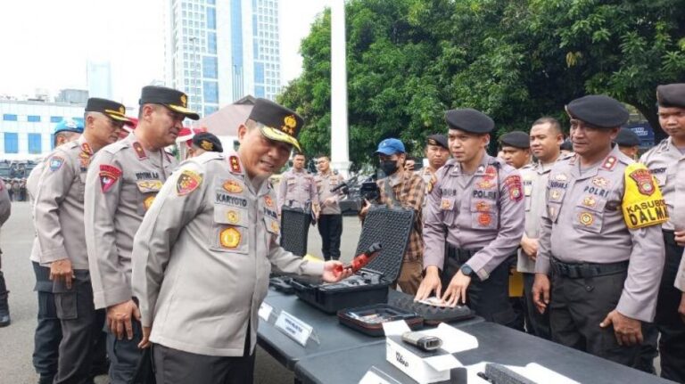 Menghindari Pelanggaran dan Mencegah Viralitas: Kapolda Metro Jaya Mengingatkan Jajarannya untuk Disiplin kapolda metro jaya