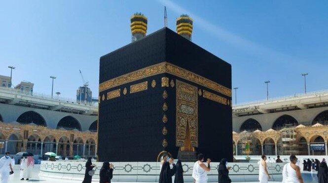 Harapan Terbuka: 14 Kiat Menyongsong Perjalanan Haji Ilustrasi Berhaji di Makkah