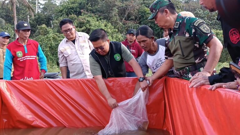 Kedatangan Rendi Solihin, Beri Asa Warga Perikanan di Sanga – Sanga Rendi Solihin, Wakil Bupati Kutai Kartanegara (Kukar) saat berkunjung ke Kecamatan Sanga-sanga, Kamis (24/8/2023)