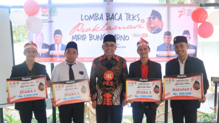 HUT RI Ke-78, Fraksi PKS Kaltim Gelar Lomba Pidato Membaca Teks Proklamasi Ali Hamdi, ketua fraksi PKS Kaltim bersama para pemenang lomba membaca teks proklamasi