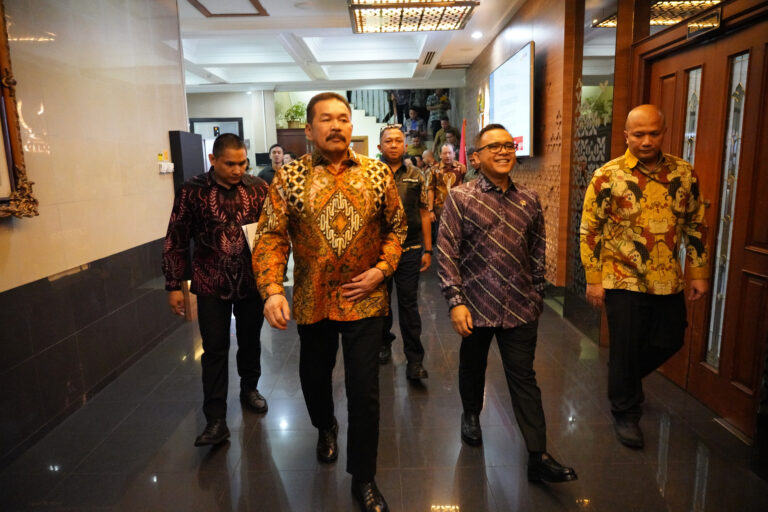 Jaksa Agung Sambangi Menteri PAN-RB, Bahas Pembentukan Badan Perampasan Aset dan Manajemen Kepegawaian Jaksa Agung Menyambangi Menteri PAN-RB Bahas Pembentukan Badan Perampasan Aset dan Manajemen Kepegawaian
