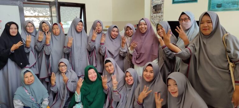 Fitri Maisyaroh Bagikan Tips Kunci Bahagia dalam Majelis Ta’lim Fitri Maisyaroh