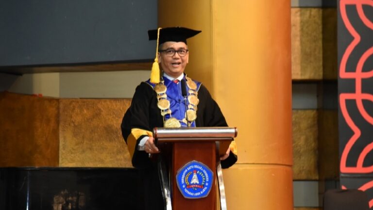 Luluskan Ratusan Wisudawan, USNI Dorong Lahirnya Wirausaha Muda
