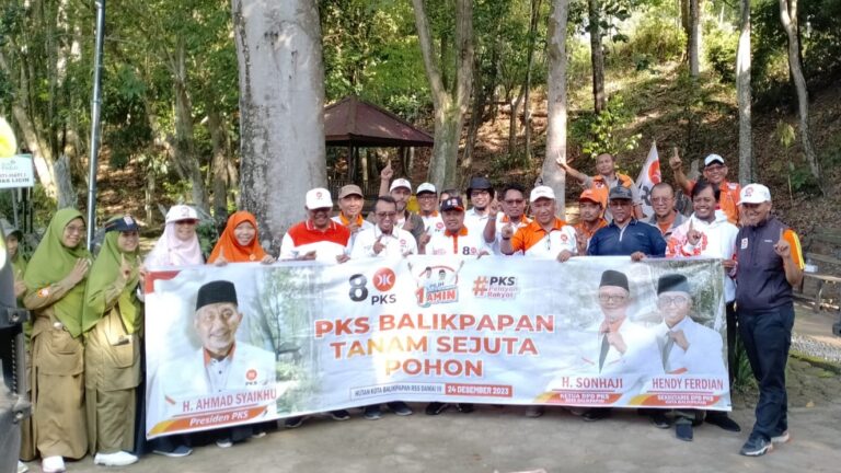Fitri Maisyaroh: Mari Ciptakan Lingkungan Sehat dan Nyaman dengan Menanam Pohon