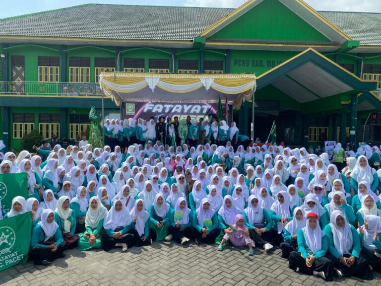 Fatayat NU Mojokerto Gelar Acara Spesial “Fatayat Think Green” dalam Perayaan Harlah ke-74 Fatayat NU Mojokerto Gelar Acara Spesial "Fatayat Think Green" dalam Perayaan Harlah ke-74