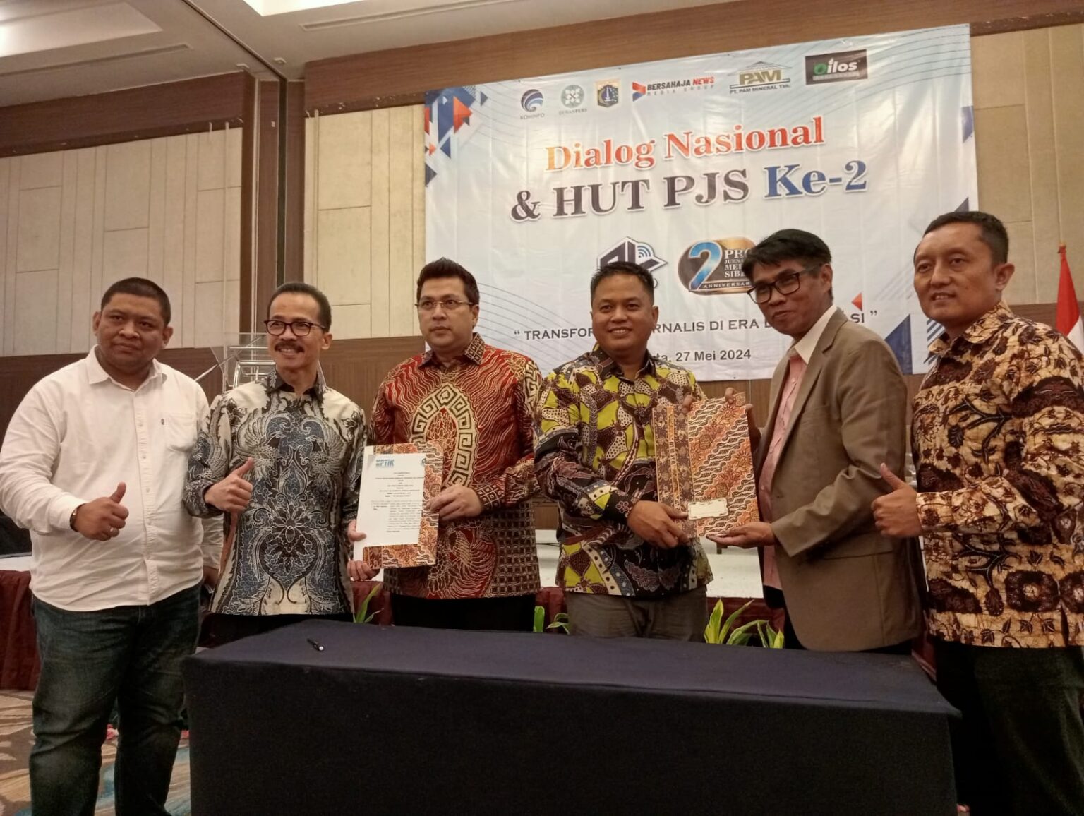 Semangat Ciptakan Wartawan Profesional di HUT ke-2 PJS Potrait Penerimaan PJS Award