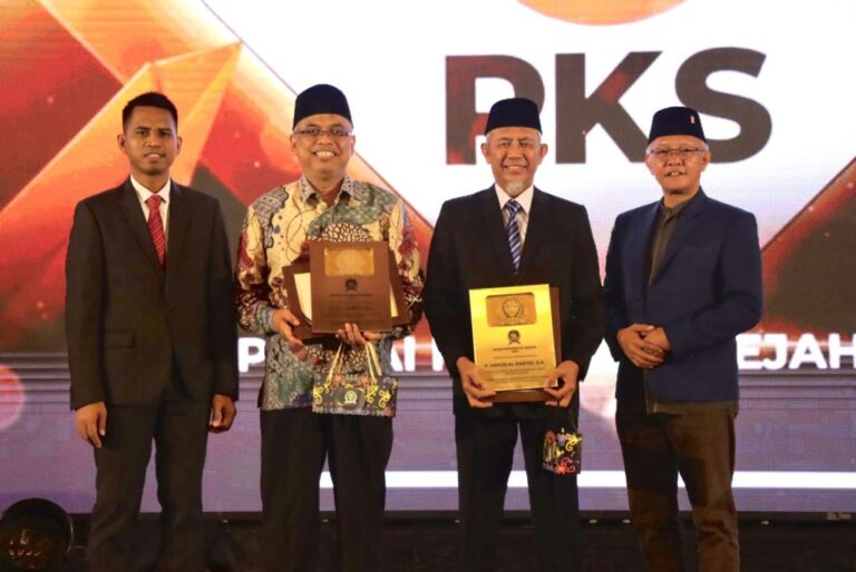 Ali Hamdi Ketua Fraksi PKS Kaltim Menangkan BK Awards 2024 BK Awards