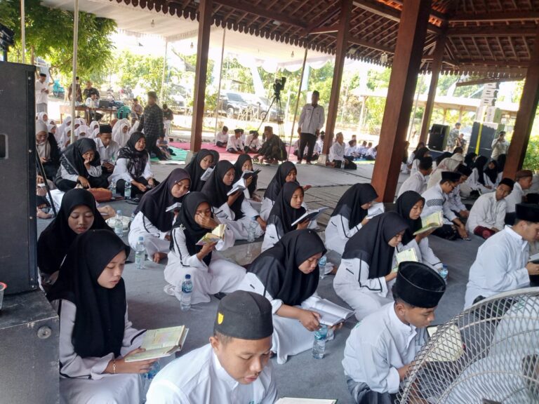 Doa Anak Negeri di PP Segoro Agung, Harapan Bagi Indonesia Bebas Stunting Doa dan Sholawat Bersama untuk Percepatan Penurunan Stunting di PP Segoro Agung, Mojokerto, Selasa (16/7/2024)