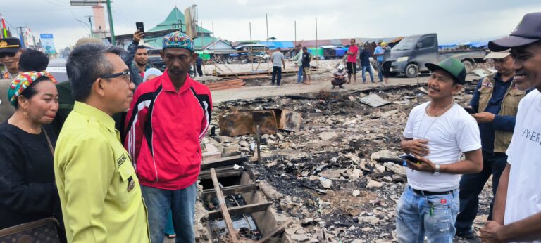 Bupati Tinjau Langsung Pasar Sangkulirang Pasca Kebakaran Bupati tinjau kebakaran Sangkurilang