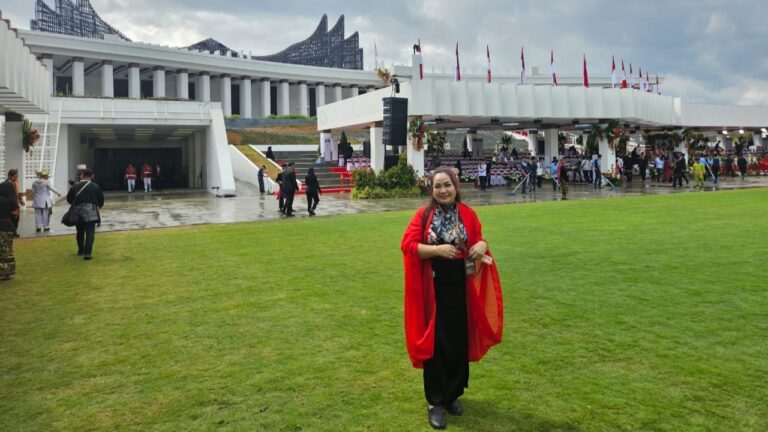 Carolina Laoh Tokoh Konghucu Kutim Hadiri HUT ke-79 RI di IKN Carolina Laoh, tokoh Konghucu dari Kutai Timur saat mengikuti HUT RI di IKN