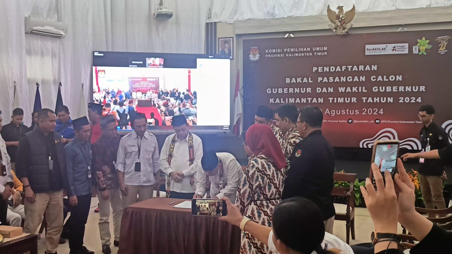 Isran-Hadi Resmi Daftar Pilkada Kaltim 2024 Isran-Hadi Resmi daftar Cagub-Cawagub di Pilkada 2024