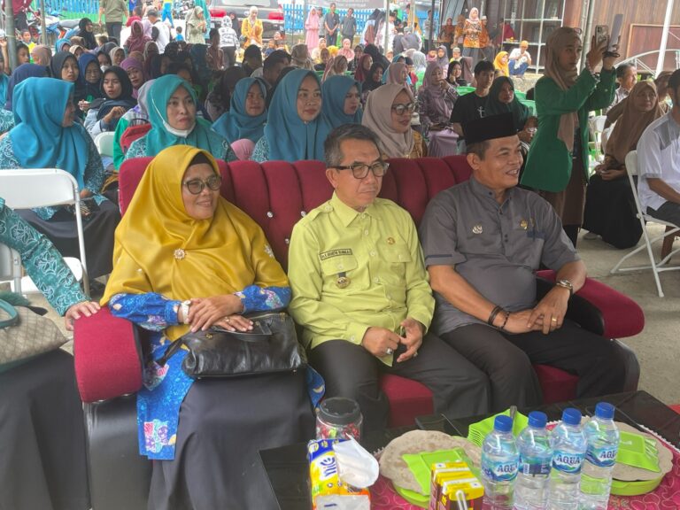 Bupati Kutim Tingkatkan Jalan dan Normalisasi Sungai Desa Danau Redan Kunjungan kerja Ardiansyah Sulaiman Bupati Kutim Ke Desa Danau Redan, Kecamatan Teluk Pandan.