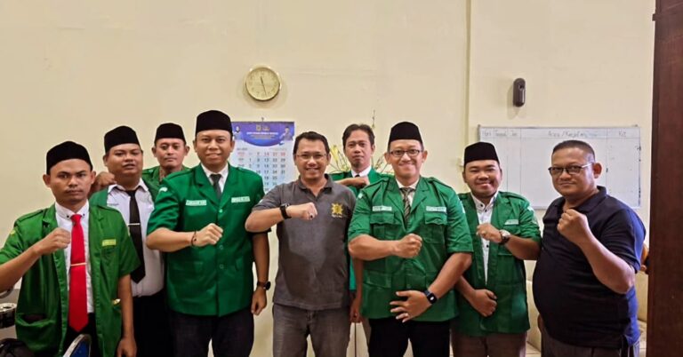 LBH GP Ansor Kota Mojokerto menyambangi Sekretaris Daerah (Sekdakot) Gaguk Tri Prasetyo sebagai bentuk penguatan hubungan kelembagaan dengan forkopimda, Jumat (9/8/2024).