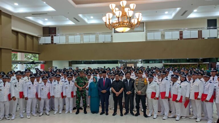 Heri Budianto, Kepala Desa Santan Ulu Kecamatan Marangkayu, Kabupaten Kutai Kartanegara, resmi dikukuhkan untuk masa tambahan jabatan yang diperpanjang 2 tahun menjadi 8 tahun.