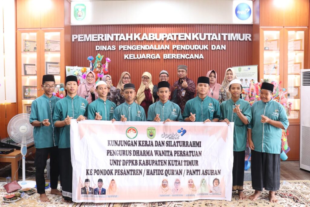 Khataman Quran dan Peringatan Maulid di DPPKB Kutim Berlangsung Meriah Khataman Quran dan peringatan Maulid Nabi Muhammad SAW yang digelar oleh DPPKB Kutim bersama Dharma Wanita Persatuan (DWP), Kamis (12/9/2024)