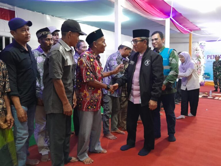 Pengadan Baru Kini Terang: 290 Rumah Nikmati Listrik 24 Jam Ardiansyah Sulaiman, Bupati Kutim