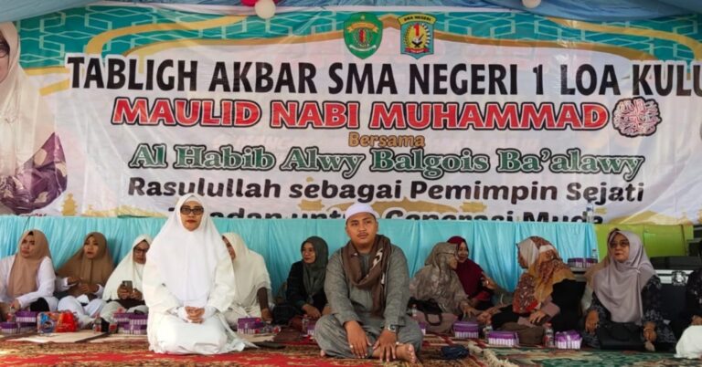 Maulid Nabi dan Milad ke-33 di SMAN 1 Loa Kulu, Ajak Generasi Muda Teladani Rasulullah SMAN 1 Loa Kulu merayakan milad ke-33 sekaligus memperingati maulid nabi Muhammad Saw, Jumat (20/9/2024).