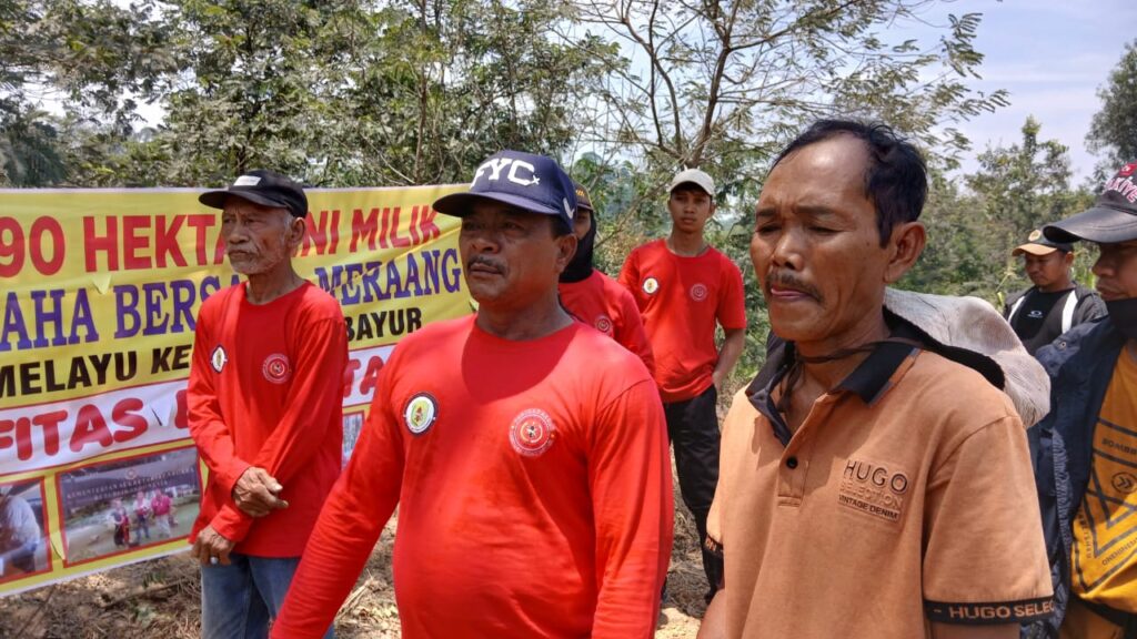 Petani Berau Menggugat, Lahan Diserobot PT Berau Coal Kelompok Tani UBM dan Pasukan Merah tuntut ganti untung dari PT Berau Coal. (Foto: Istimewa)