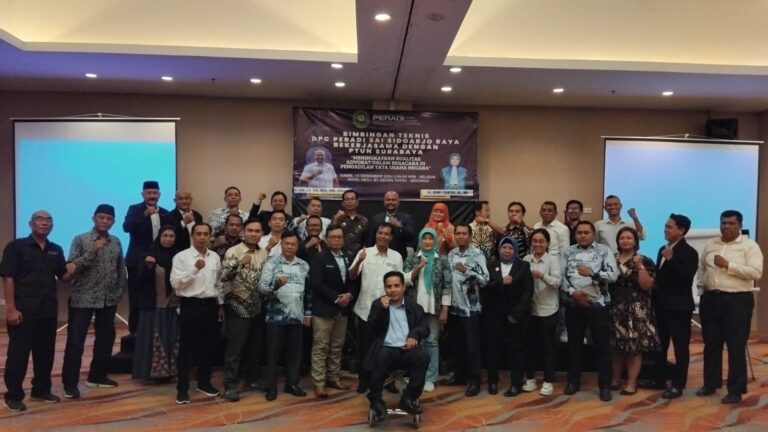 Puluhan anggota DPC PERADI SAI Sidoarjo Raya Bimtek peningkatkan kualitas advokat dalam beracara di PTUN,di Hotel NEO, Waru, Kamis (12/12/24). (FT/Dini)