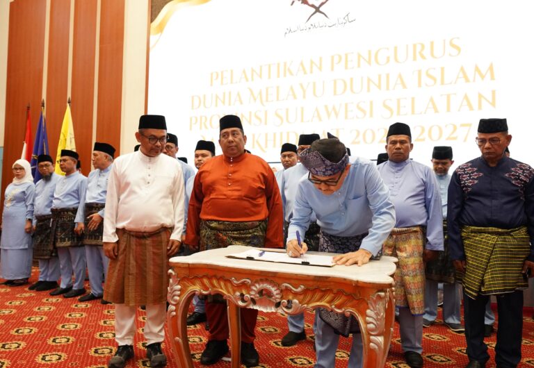DMDI Sulsel Resmi Dilantik, Siap Berkontribusi untuk Budaya dan Kemanusiaan Sekda Jufri Rahman Resmi Pimpin Organisasi Dunia Melayu Dunia Islam Sulawesi Selatan, Jumat (13/12/2024)
