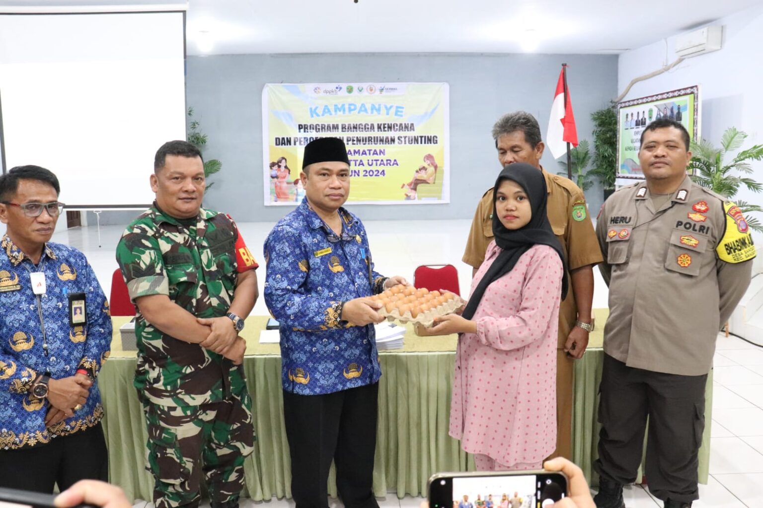 Pemkab Kutim Fokus Tangani Stunting: Dari Edukasi, PMT, hingga Perbaikan Sanitasi DPPKB Kutim Kampanye Program Bangga Kencana dan Percepatan Penurunan Stunting di Balai Pertemuan Umum (BPU), Desa Sangatta Utara, Selasa (17/12/2024)