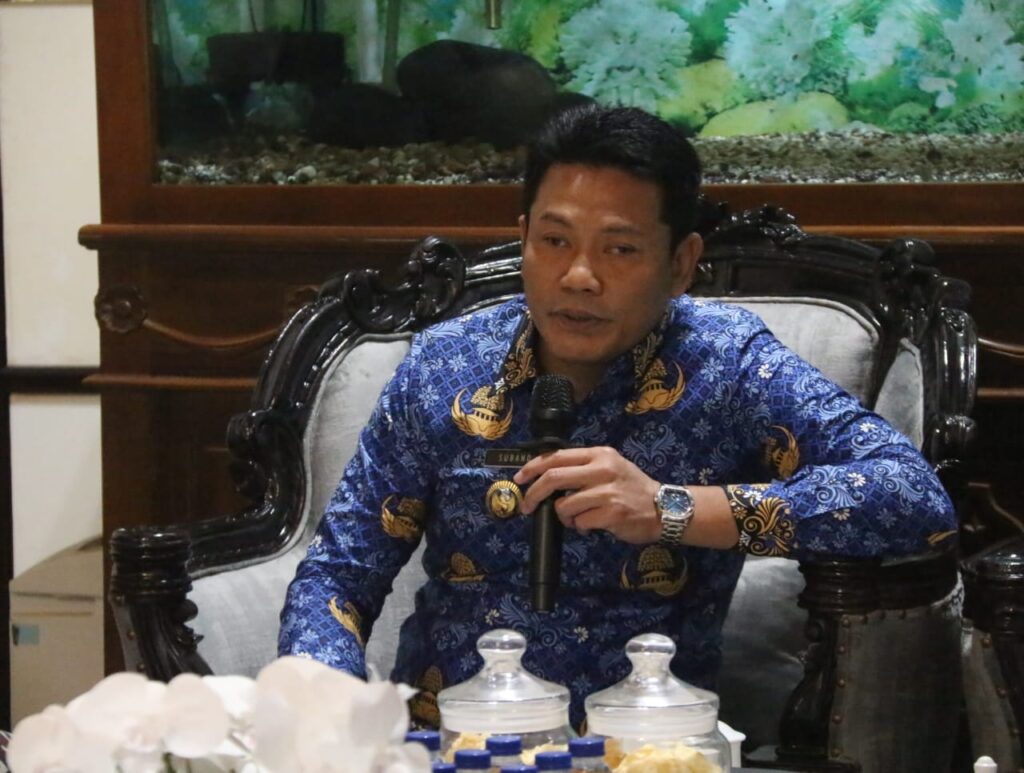 Plt. Bupati Sidoarjo Pastikan Stok Kebutuhan Pokok Aman Jelang Nataru Plt Bupati Sidoarjo H. Subandi Gelar Rapat Pengendalian Inflasi Jelang Natal dan Tahun Baru 2025