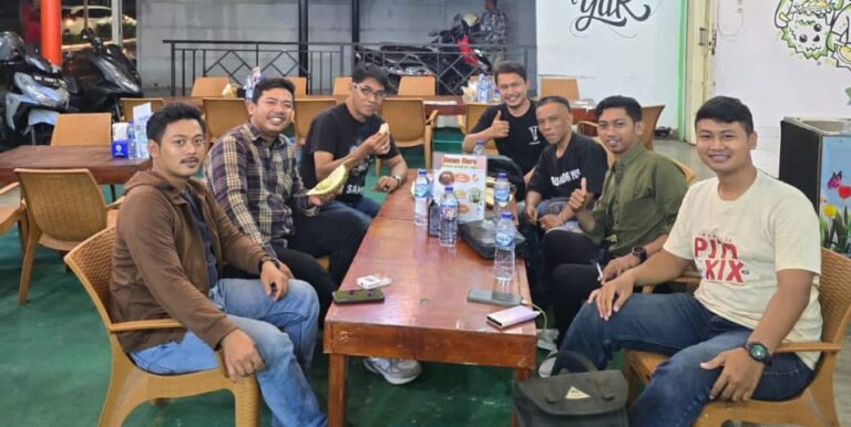 Ketua Umum PJS Mahmud Marhaba Dorong Profesionalisme Wartawan di Jambi Ketum DPP PJS saat berdiskusi dengan Pengurus DPD dan DPC di Jambi, Senin (23/12/2024)