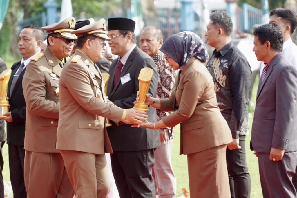 Plt. Bupati Sidoarjo Terima Penghargaan Sebagai Pembina K3 Terbaik Jatim