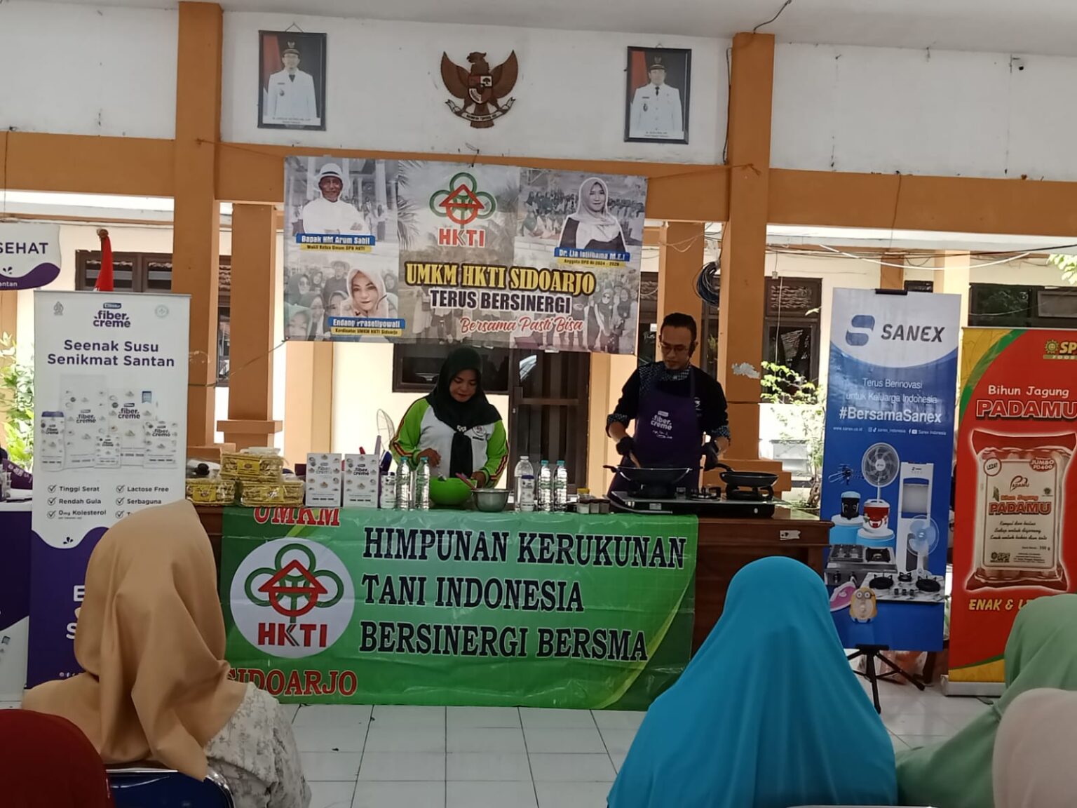 Gelar Cooking Demo, Begini Yang Disampaikan Ketua UMKM HKTI Sidoarjo UMKM HKTI Sidoarjo cooking demo di Aula Kecamatan Tanggulangin Kamis (30/1/2025)(Foto: Dian)