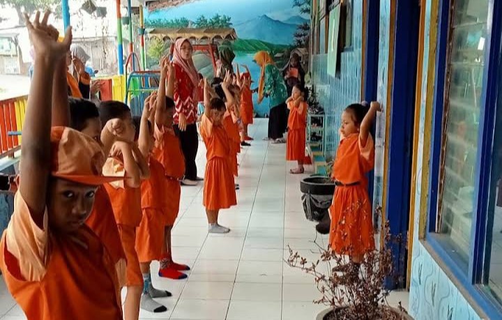 Hari Pertama Masuk Sekolah Sambut Tahun Baru 2025, Ini Pesan Kepala Sekolah TK. Dharma Wanita Boro TK Dharma Wanita Persatuan Boro Kec.Tanggulangin, Kamis (2/1/2025)(Foto: Dini).