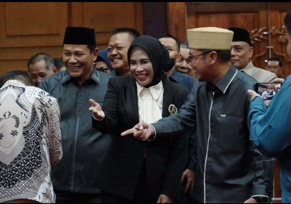 DPRD Sidoarjo Tetapkan Subandi- Mimik Bupati dan Wabup Terpilih 2025-2030 DPRD Sidoarjo Tetapkan Subandi- Mimik Bupati dan Wabup Terpilih 2025-2030.