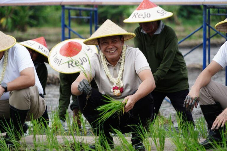 Tanam Padi Bersama: Pemkab Sidoarjo Siap Dukung Program Contract Farming DKI Jakarta Dengan Jatim