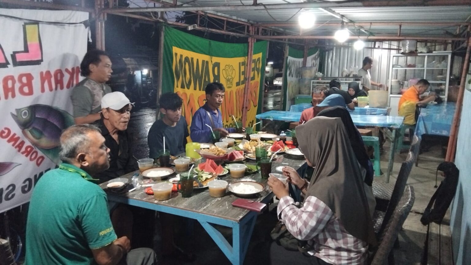 PKL Pepelegi dan Sawotratap Minta Solusi, Bukan Penggusuran PKL Pepelegi dan Sawotratap menolak penggusuran