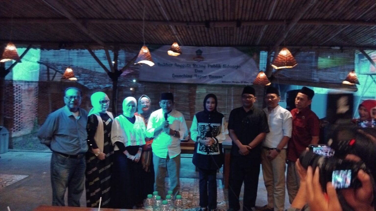 Lapor Buwas Hadir, Warga Sidoarjo Kini Bisa Adukan Masalah Lebih Cepat Wakil Bupati Sidoarjo Mimik Idayana resmikan Lapor Buwas di Warung Putra Gama Nusantara, Minggu malam (23/3/2025)