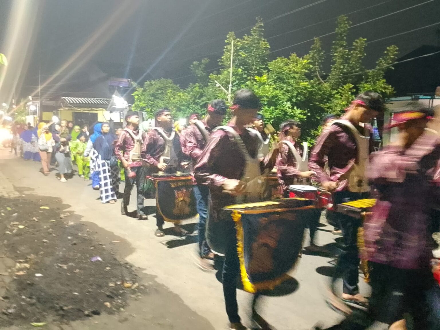 Gema Takbir dan Musik Patrol Warnai Malam Fitri di Boro Puluhan santri TPQ Ath-thohiriyah