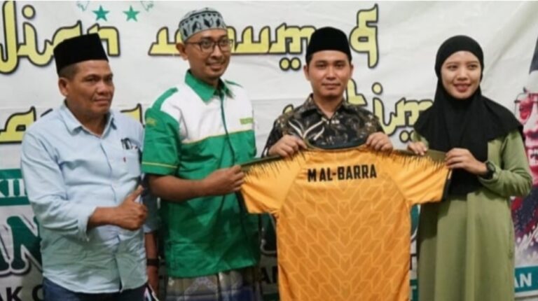 Wakil Bupati Mojokerto H. Muhammad Al Barra mengapresiasi hadirnya Akademi Sepak Bola (ASB) Bouroq FC