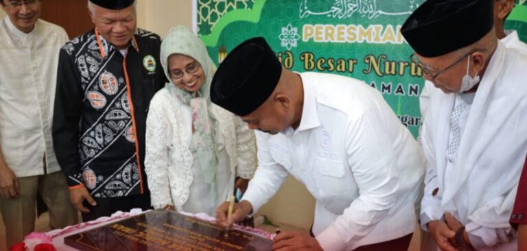 Bupati Kukar Resmikan Masjid Nurul Iman dan Serukan Penguatan GEMA Bupati Kutai Kartanegara (Kukar), Edi Damansyah meresmikan Masjid Nurul Iman di Desa Muara Kaman Ulu