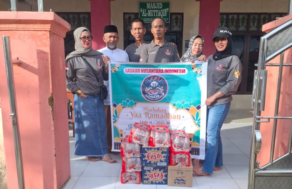 Kebersamaan Ramadan, Laskar Nusantara Indonesia Gelar Aksi Berbagi Laskar Nusantara Indonesia Berbagi Takjil Ramadan di beberapa Masjid di Kutai Timur