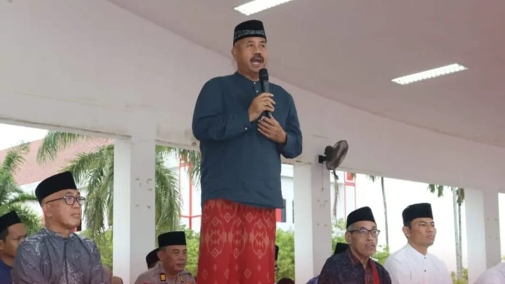 Bupati Kukar Buka Gema 2025, Warga Antusias Ikut Mengaji Bupati Kutai Kartanegara (Kukar), Edi Damansyah