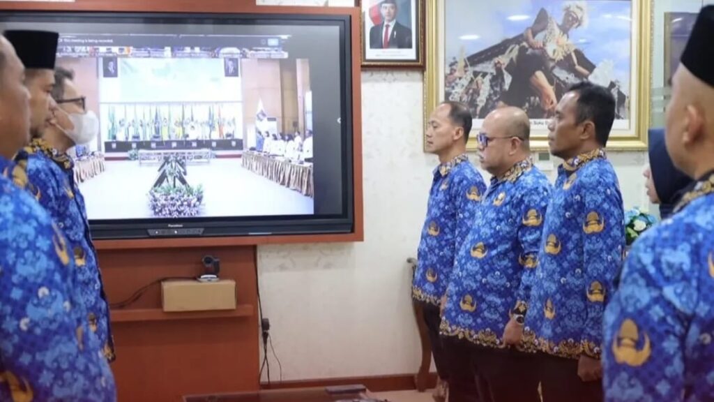Pemkab Kukar Siap Jalankan Program PKG dan 3 Juta Rumah Rapat Koordinasi Penyelenggaraan Pemerintahan Daerah secara virtual di Ruang Eksekutif Kantor Bupati Kukar, Senin (17/03/2025) (Foto: Prokompim_Kukar)