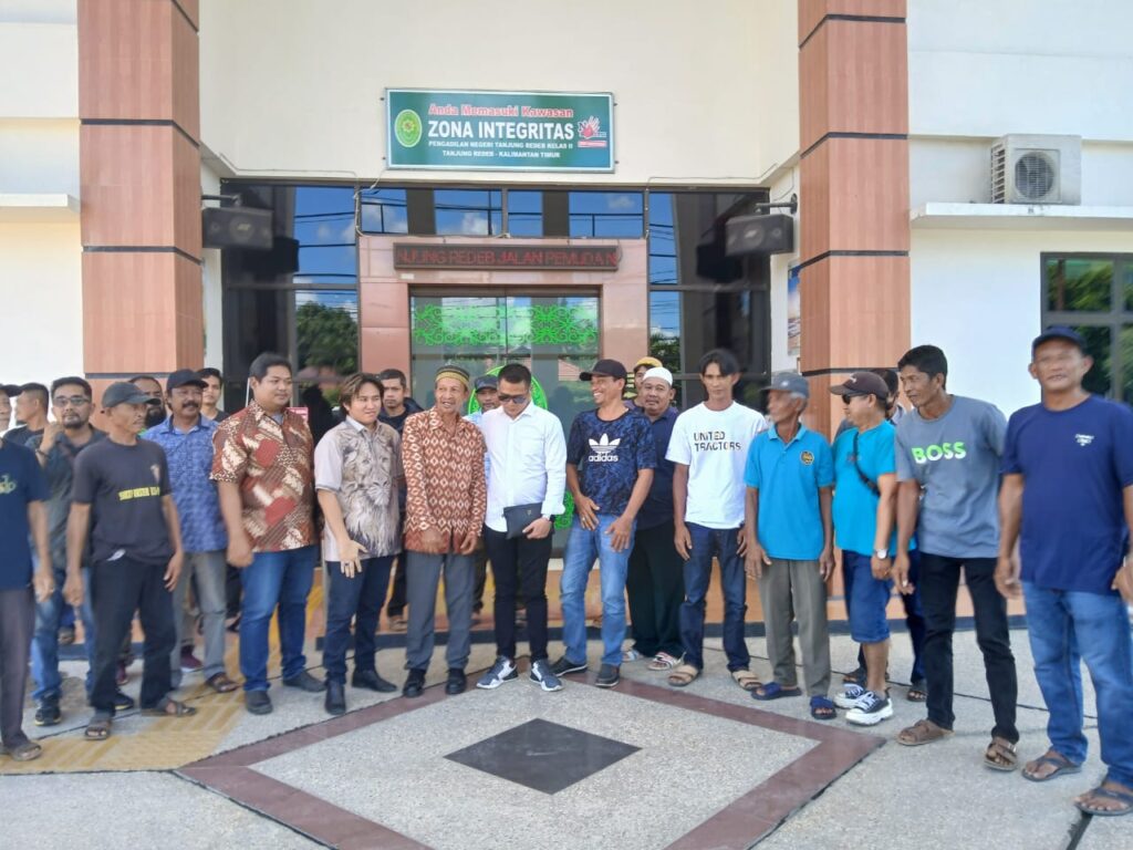 Sidang Sengketa Lahan Poktan UBM vs Berau Coal Berlanjut Kelompok Tani (Poktan) Usaha Mandiri Meraang (UBM) saat menghadiri sidang sengketa di Pengadilan Negeri (PN) Tanjung Redeb, Berau, Rabu (19/3/2025).