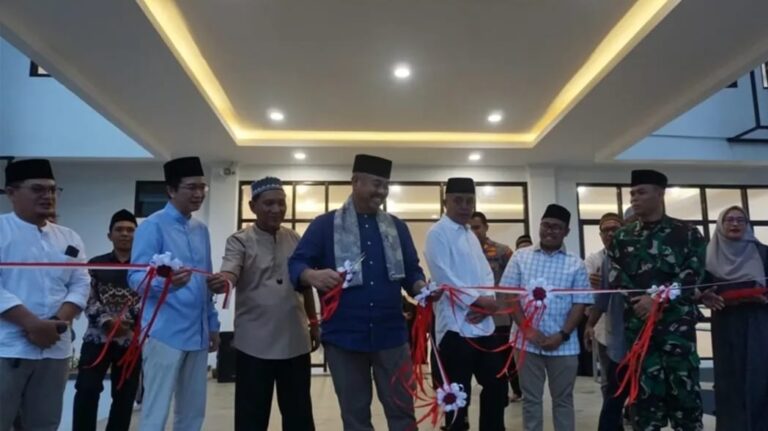 Gedung Baru Camat Samboja Resmi Difungsikan, Bupati Titip Pesan Disiplin Bupati Kukar Edi Damansyah