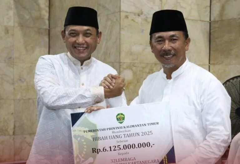 Pemprov Kaltim Serahkan Hibah Ramadan untuk 32 Lembaga Kukar Wakil Gubernur Kaltim, Seno Aji