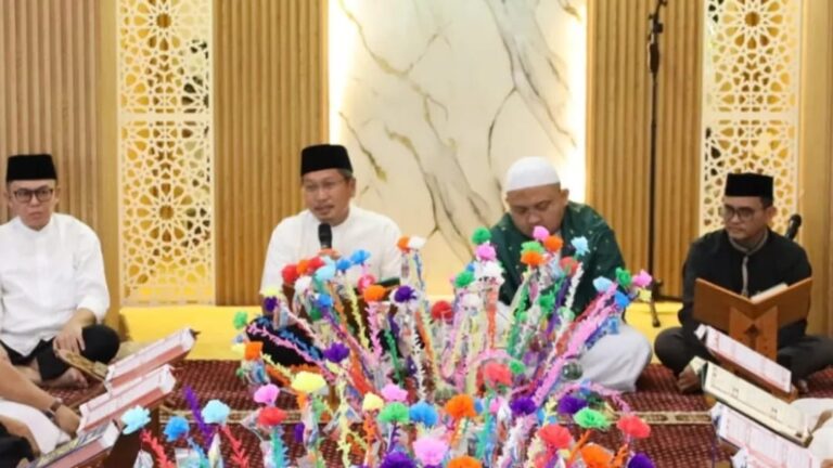 Asisten III Setkab Hadiri Peringatan Nuzulul Qur’an DPRD Kukar, Tekankan Budaya Kerja Qur’ani Asisten III Setkab Kukar, Dafip Haryanto