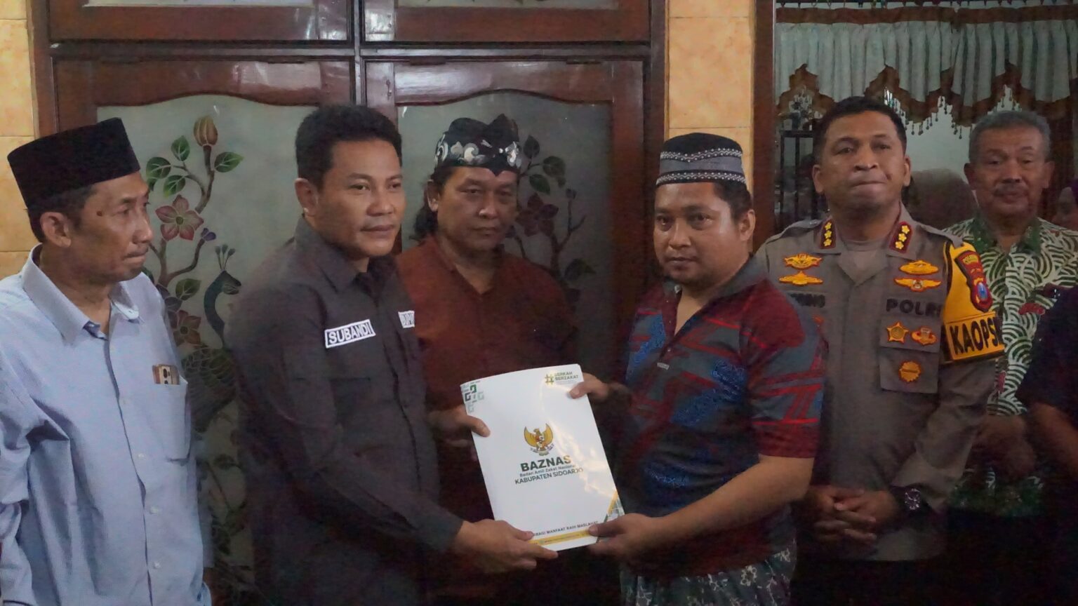 Bupati Sidoarjo Takziah ke Rumah Korban Longsor di Mojokerto Bupati Sidoarjo takziah korban longsor Mojokerto