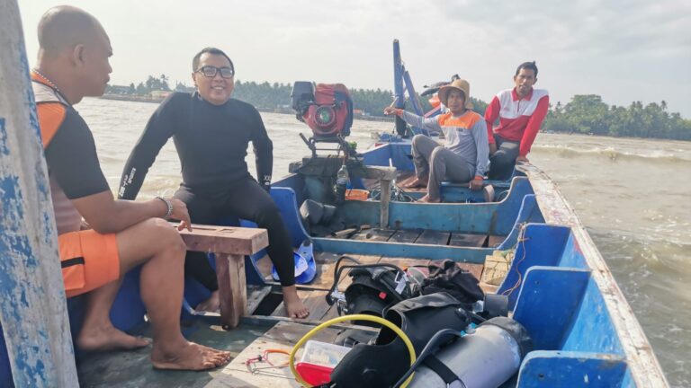 Pengabdian UB Berhasil Dampingi Masyarakat Dapatkan Izin PKKPRL dari KKP Tim UB sukses bantu Kelompok Segoro Makmur di Tuban dapatkan izin PKKPRL dari KKP untuk pengembangan wisata berbasis ciptaan manusia