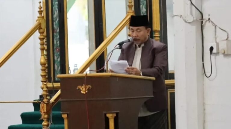 Sholat Idulfitri di Masjid Jami Kukar Diselimuti Haru Sekda Kukar Sungguno