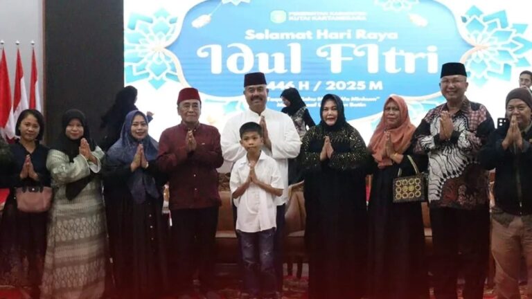 Silaturahmi Lebaran di Kukar Dibalut Budaya dan Musik Bupati Kutai Kartanegara, Edi Damansyah, menggelar Halalbihalal di Rumah Dinas Jabatan Bupati Kukar, Pendopo Odah Etam, Selasa (1/4/2025)