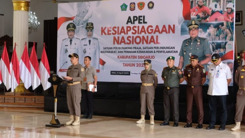 Pemerintah Kabupaten Sidoarjo menggelar Apel Kesiapsiagaan Nasional untuk memperingati HUT ke-75 Satpol PP, ke-63 Satlinmas, dan ke-106 Damkar, Rabu (8/4/2025)