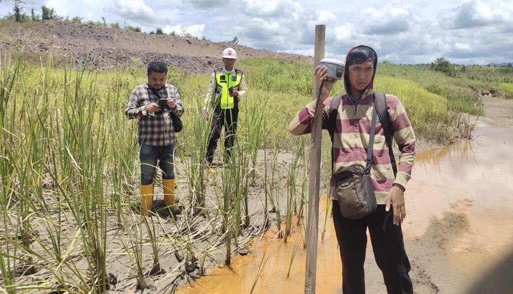 Hakim Cek Lokasi Tambang, Gugatan Poktan UBM Masuki Tahap Kritis Pemeriksaan setempat (PS) di lokasi pertambangan PT Berau Coal di Tumbit Melayu, Kecamatan Teluk Bayur, Kamis (10/4/2025)